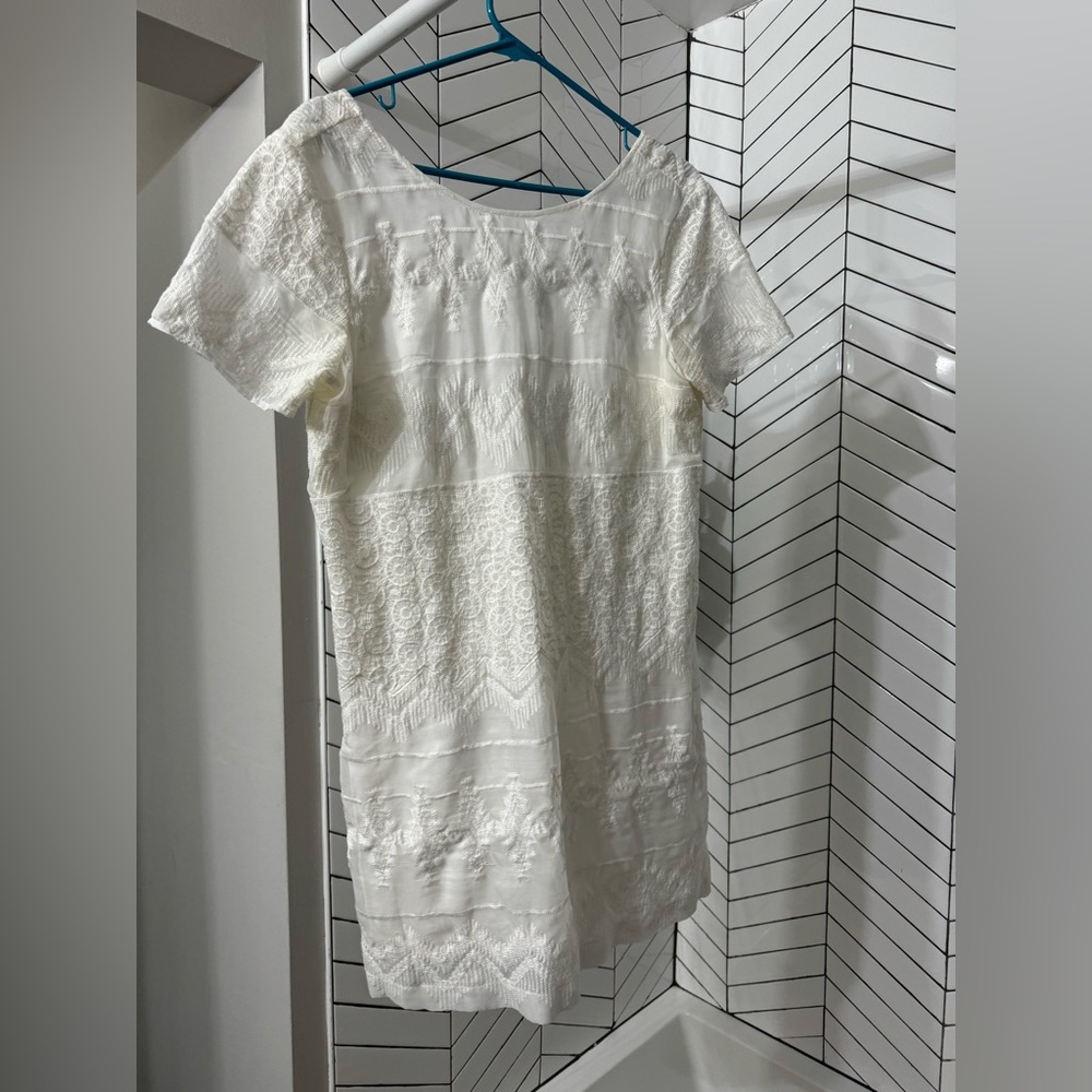 Abercrombie white dress with beautiful stitching and detail.